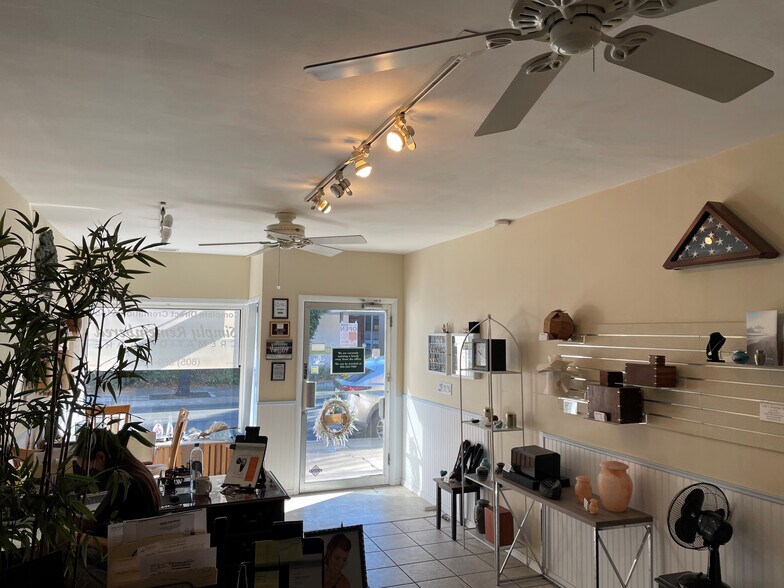 More Photos Of 3008-3012 De La Vina St, Santa Barbara General Retail For Lease