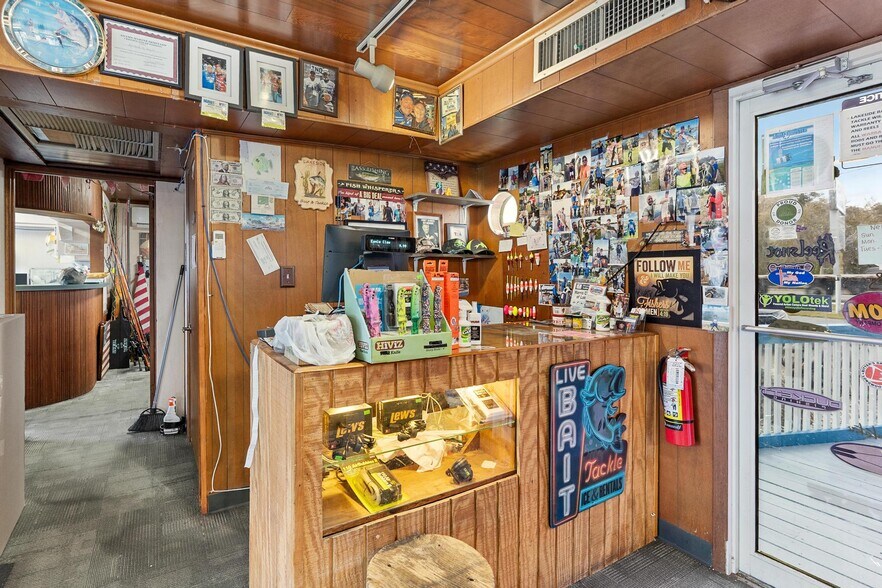 More Photos Of 1006 W Burleigh Blvd, Tavares General Retail For Sale