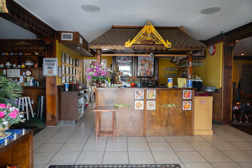 More Photos Of 3616 W Paxton Ave, Tampa Restaurant For Sale