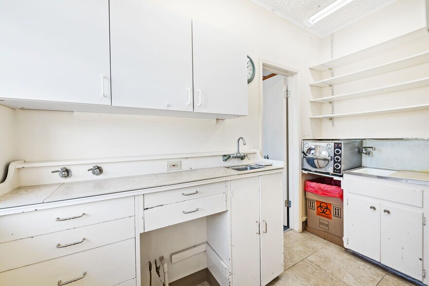 More Photos Of 1130 Bayview Dr, Fort Lauderdale Medical For Lease