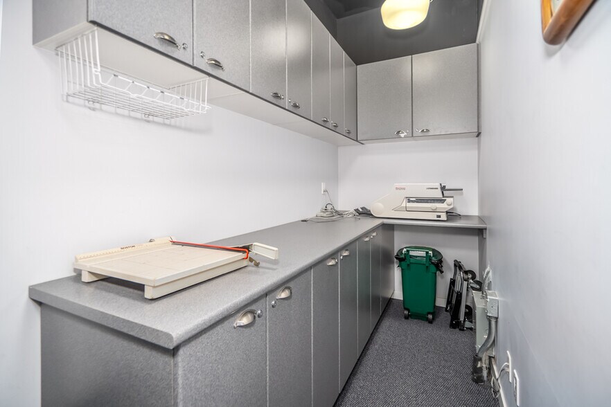 More Photos Of 15272 Croydon Dr, Surrey Flex For Lease
