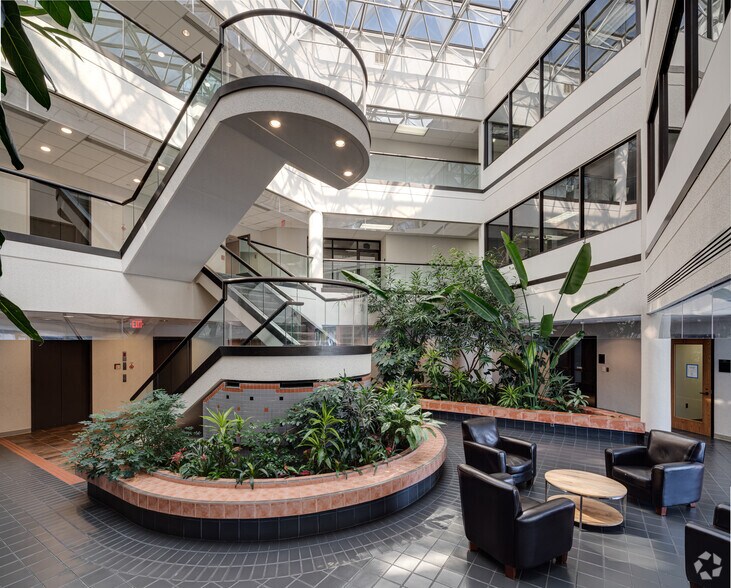 More Photos Of 5400 Shawnee Rd, Alexandria Office For Lease