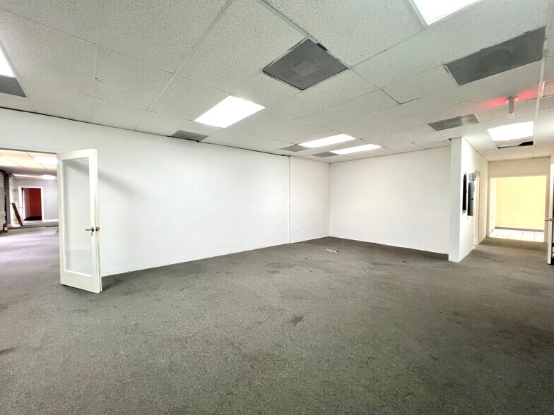 More Photos Of 3425 NW 73rd Ave, Miami Office For Lease