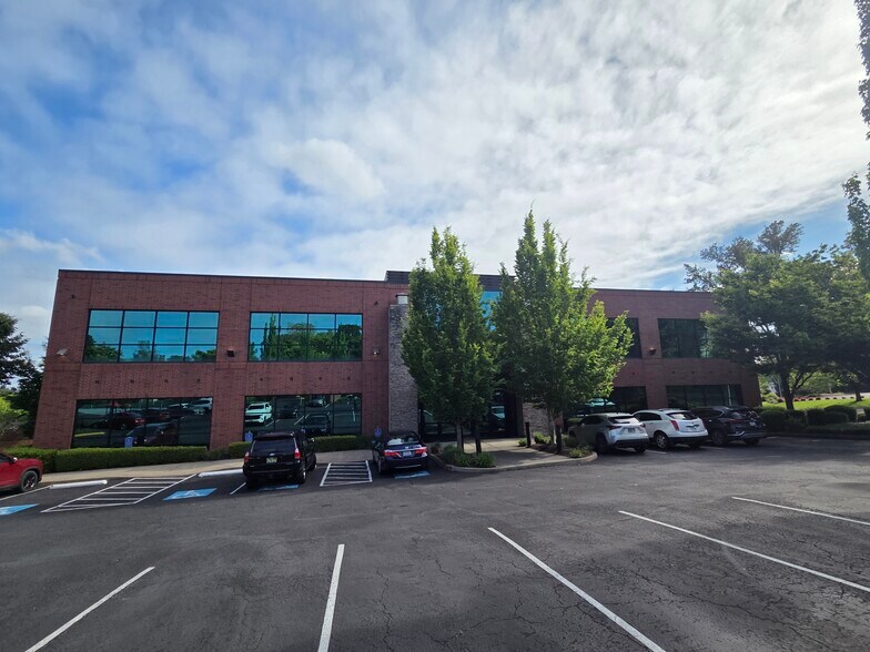 More Photos Of 8050 SW Warm Springs St, Tualatin Medical For Lease