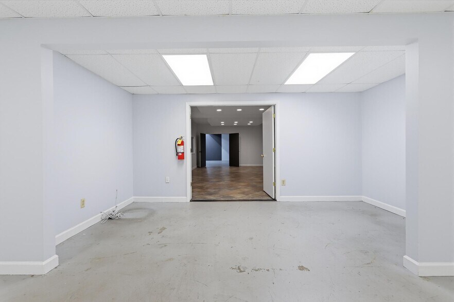 More Photos Of 623 Pleasant St, Lake Helen Flex For Lease