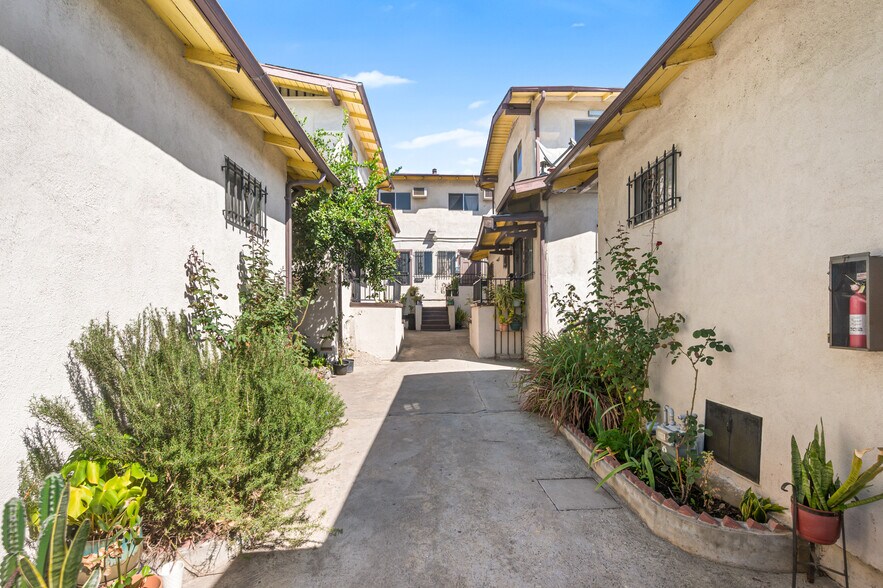 More Photos Of 1727 Bellevue Ave, Los Angeles Apartments For Sale