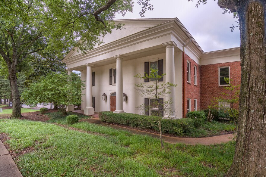 Primary Photo Of 6409 Quail Hollow Rd, Memphis Medical For Sale