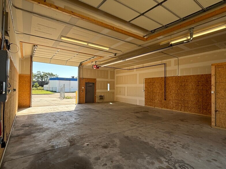 More Photos Of 1403 S Osage St, Wichita Warehouse For Lease