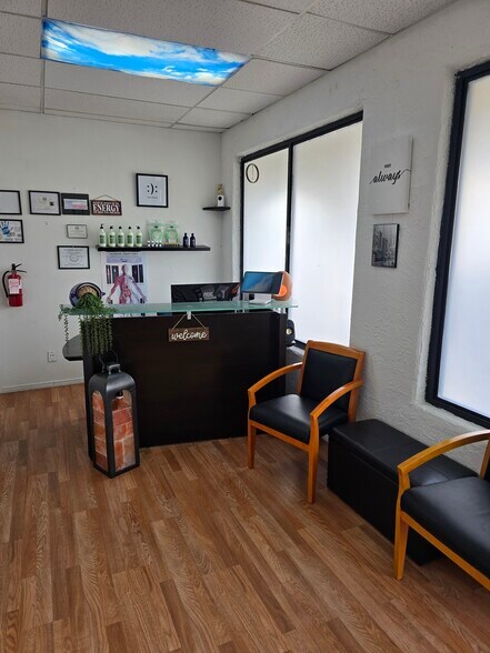 More Photos Of 300 N Resler Dr, El Paso Unknown For Lease