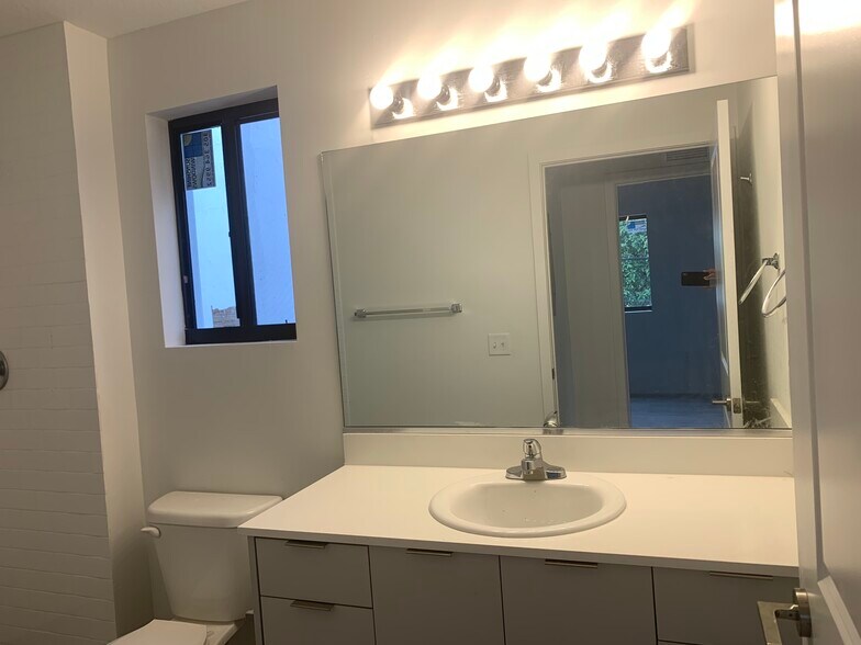 More Photos Of 751 NW 1st St, Miami Apartments For Sale