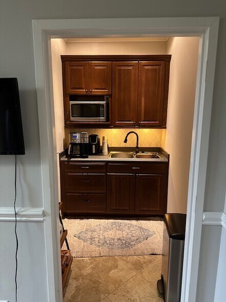 More Photos Of 6401 Carmel Rd, Charlotte Office For Lease