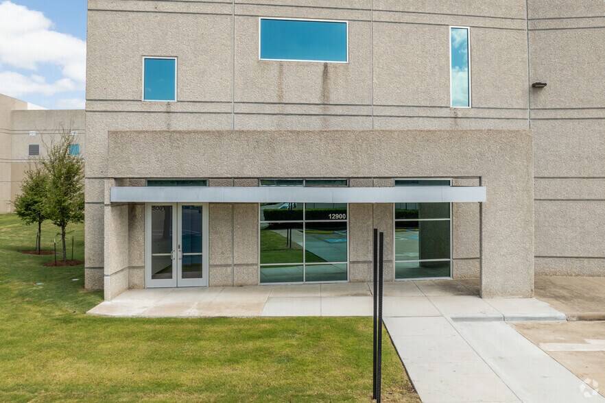 More Photos Of 12900 W Airport Blvd, Sugar Land Distribution For Lease