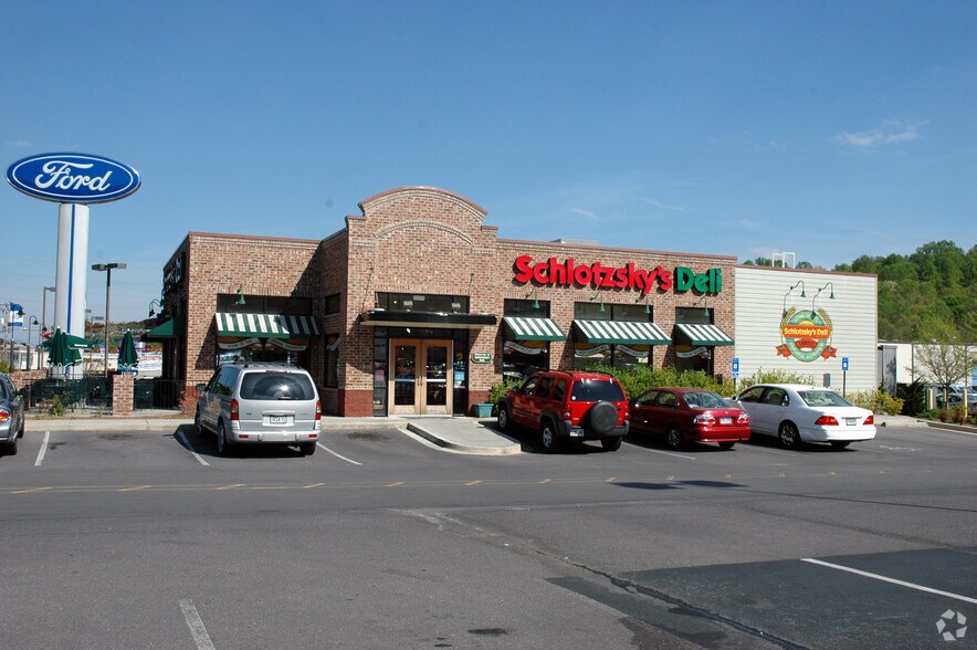 More Photos Of 1347 W Walnut Ave, Dalton Storefront For Lease