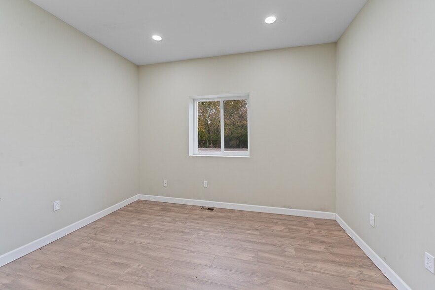 More Photos Of 22840 Canal Rd, Circleville Warehouse For Sale