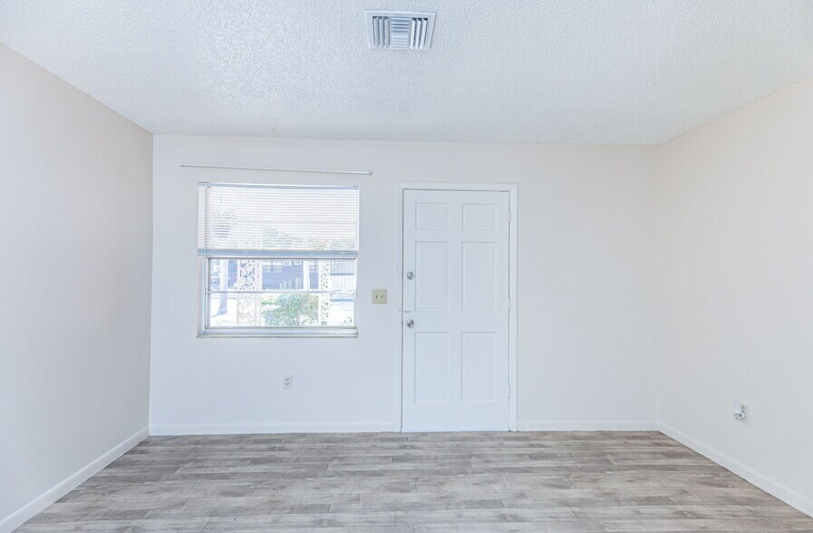 More Photos Of 3025 54th St S, Gulfport Apartments For Sale