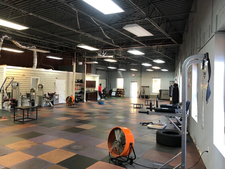 More Photos Of 5333 Bells Ferry Rd, Acworth Light Distribution For Lease