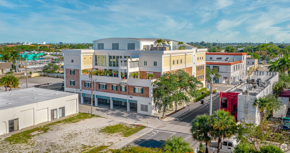 More Photos Of 1005 Lake Ave, Lake Worth Office For Lease