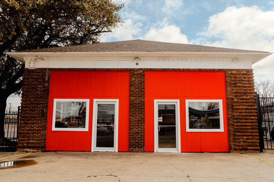 Primary Photo Of 4422 Live Oak St, Dallas Freestanding For Lease
