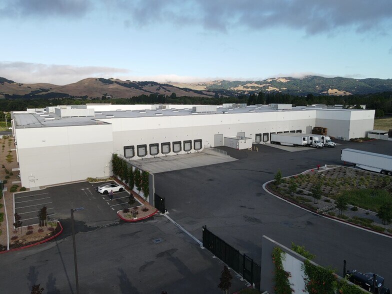 More Photos Of 4750 Business Center Dr, Fairfield Warehouse For Lease