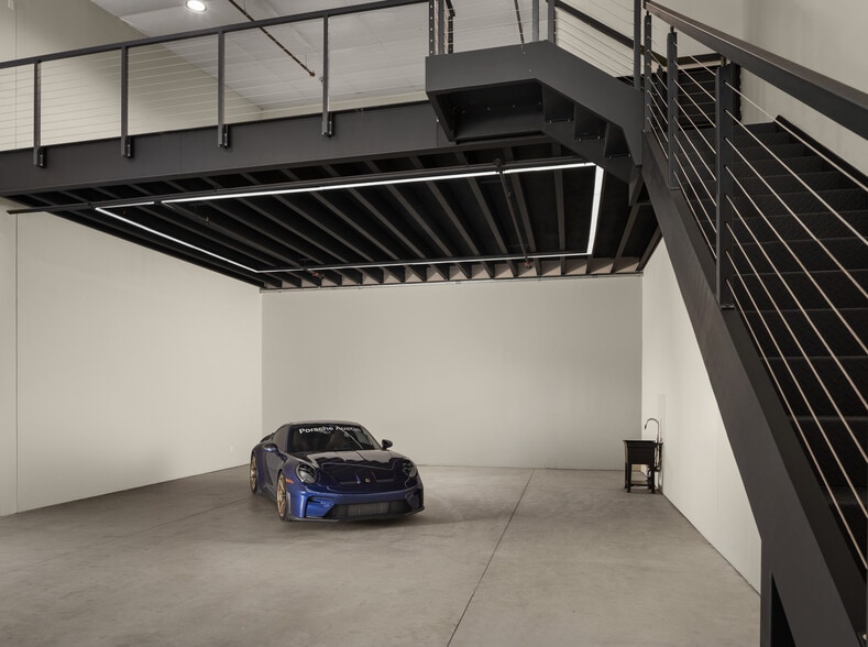 More Photos Of 13807 FM 812 Rd, Del Valle Warehouse For Sale
