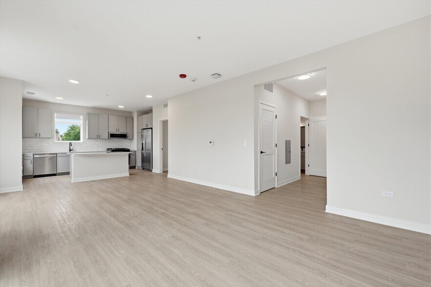 More Photos Of 1850 Glenview Rd, Glenview Apartments For Lease