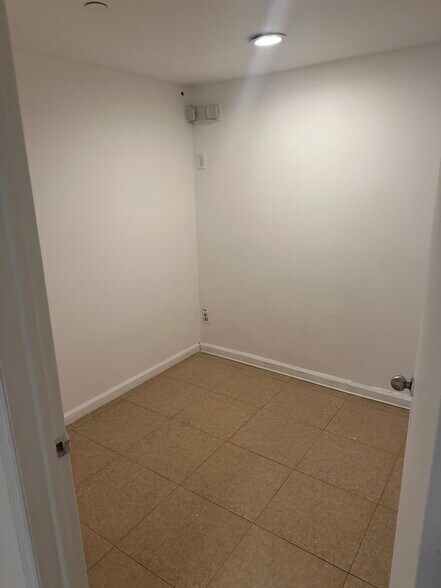 More Photos Of 7314 Yellowstone Blvd, Forest Hills Storefront Retail Residential For Lease