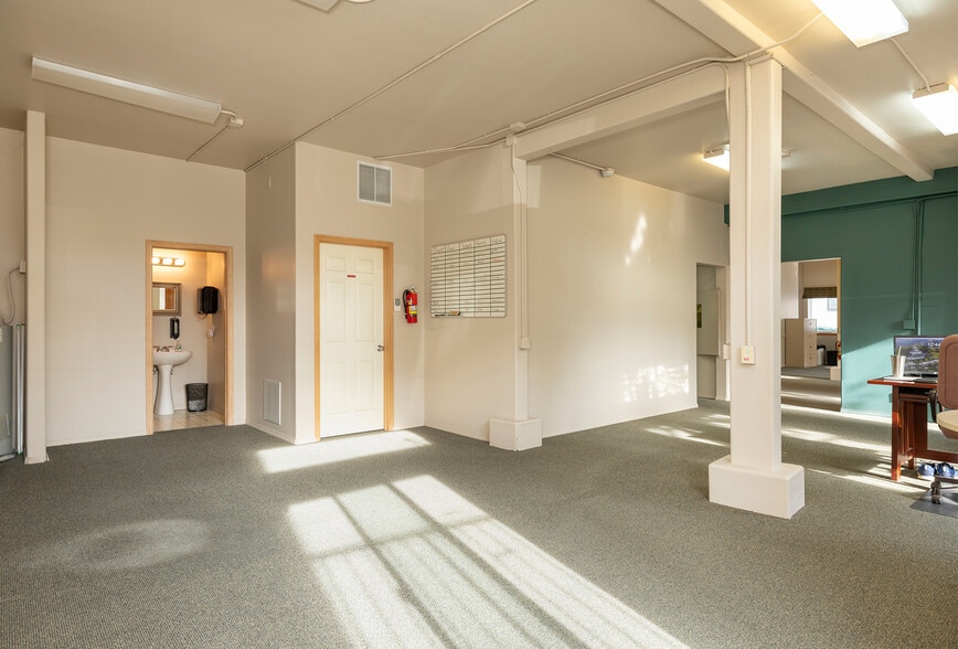 More Photos Of 3408 NE 65th St, Seattle Office Residential For Sale