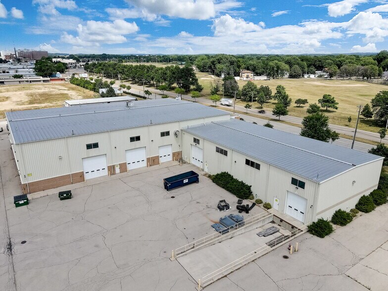 More Photos Of 2180 Pennsylvania Ave, Madison Showroom For Sale