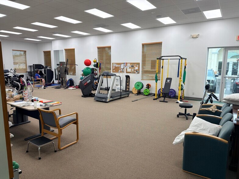 More Photos Of 5055 S Congress Ave, Lake Worth Medical For Lease