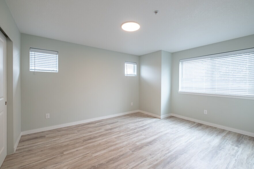 More Photos Of 13001 S Crompton's Ln, Molalla Apartments For Sale