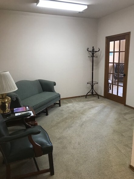 More Photos Of 417 W 18th St, Edmond Office For Lease