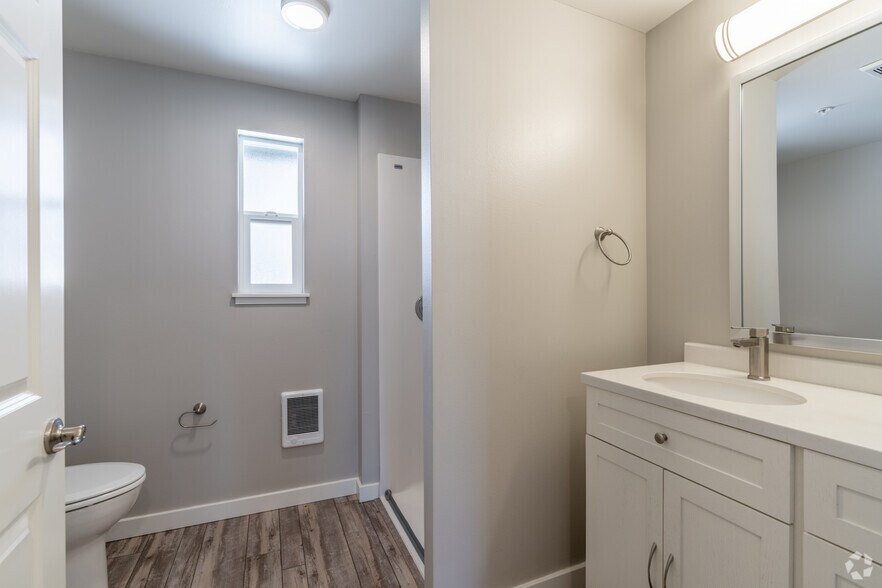 More Photos Of 2320 NW Lakeside Pl, Bend Multifamily For Sale