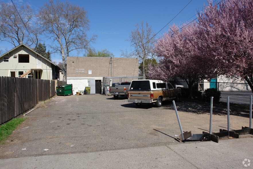 More Photos Of 2820 E St, Sacramento General Retail For Sale