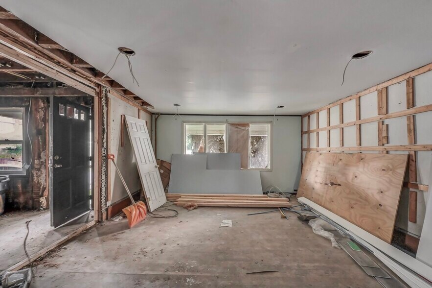 More Photos Of 317 S 10th Ave, Scranton Warehouse For Sale