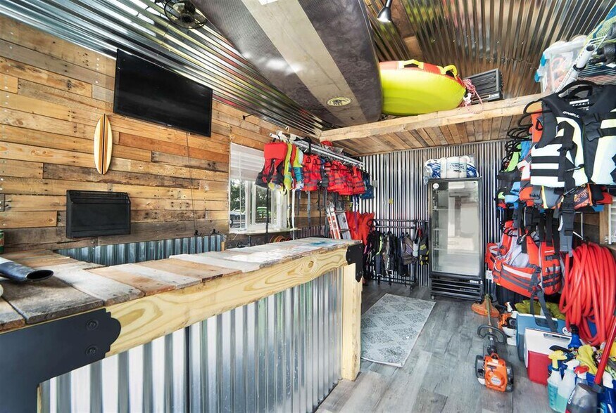 More Photos Of 1000 Bauman St, Oshkosh Marina For Sale