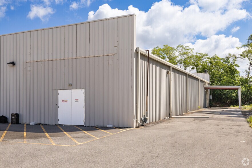 More Photos Of 1021 US Highway 45 N, Eldorado Freestanding For Sale
