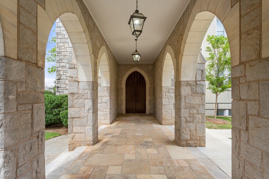 More Photos Of 312 Sycamore St, Decatur Office For Sale