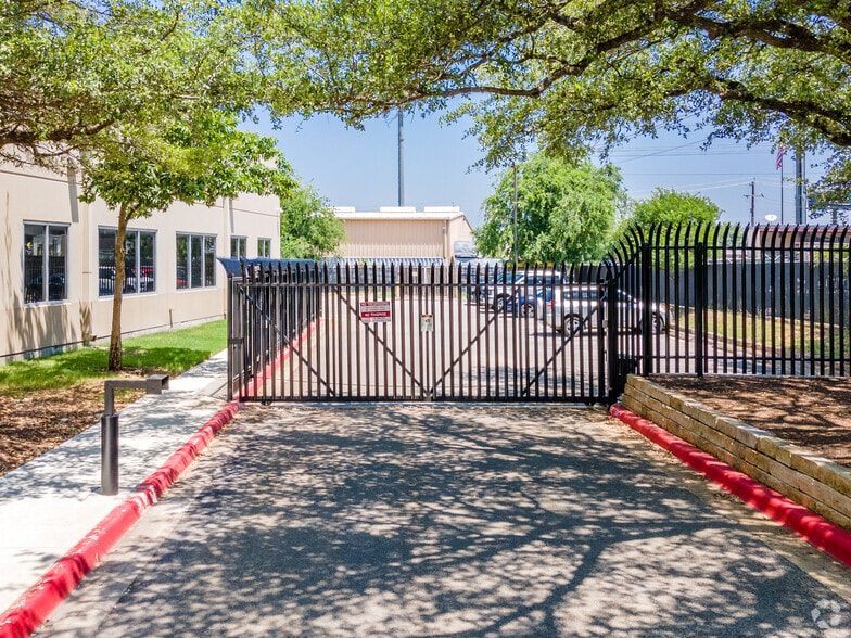 More Photos Of 5555 Northwest Pky, San Antonio Office For Lease