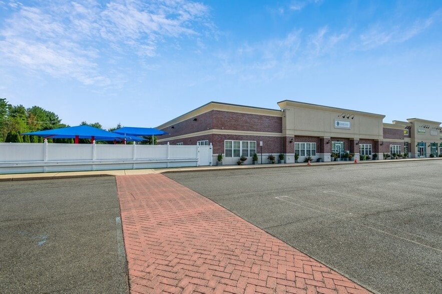 More Photos Of 149 Pierce St, Somerset General Retail For Lease