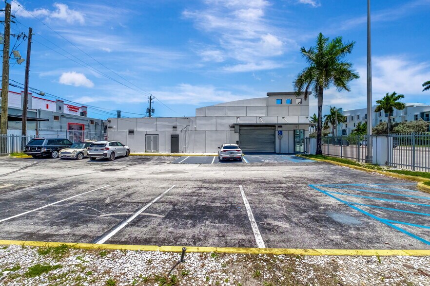 More Photos Of 925 W Broward Blvd, Fort Lauderdale Auto Dealership For Lease