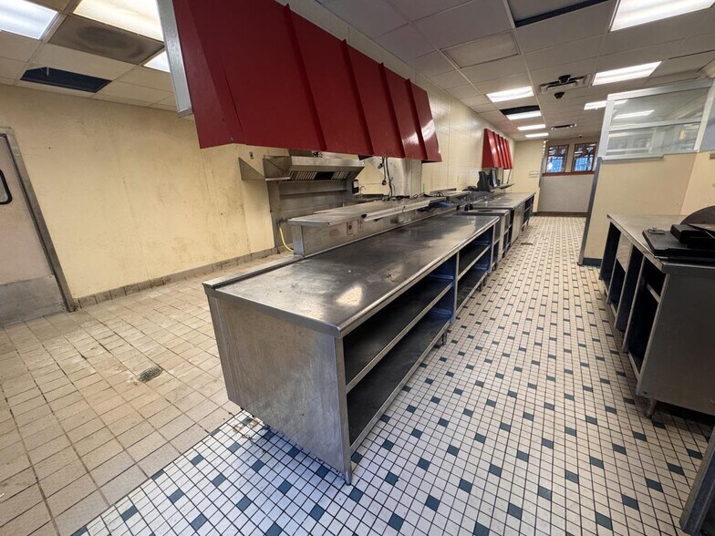 More Photos Of 2949 Dixie Hwy, Hamilton Restaurant For Lease