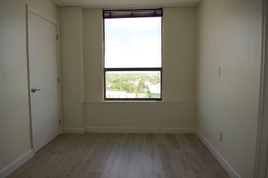 More Photos Of 1250 E Hallandale Beach Blvd, Hallandale Beach Office For Lease