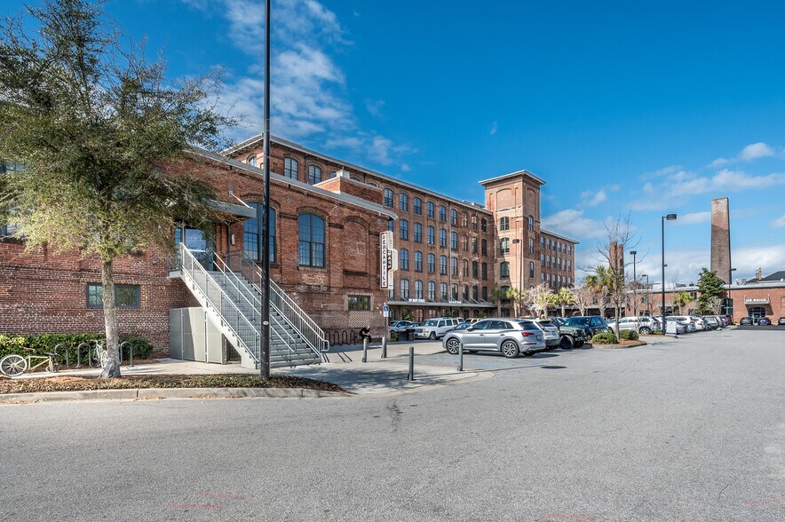 More Photos Of 6801 Carnegie Blvd, Charlotte Office Residential For Lease