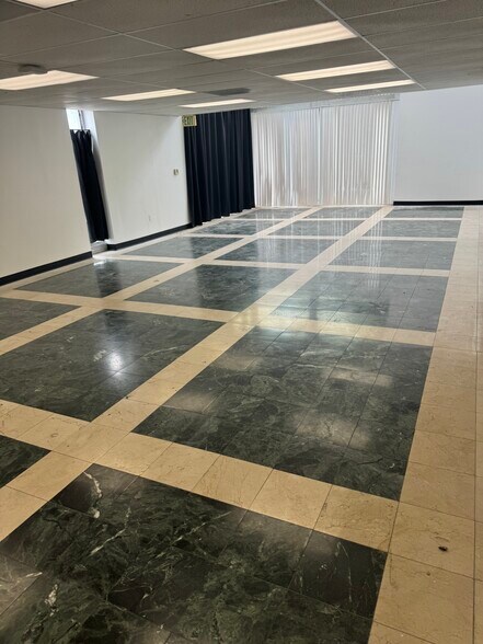 More Photos Of 725 Main St, Chula Vista Showroom For Lease