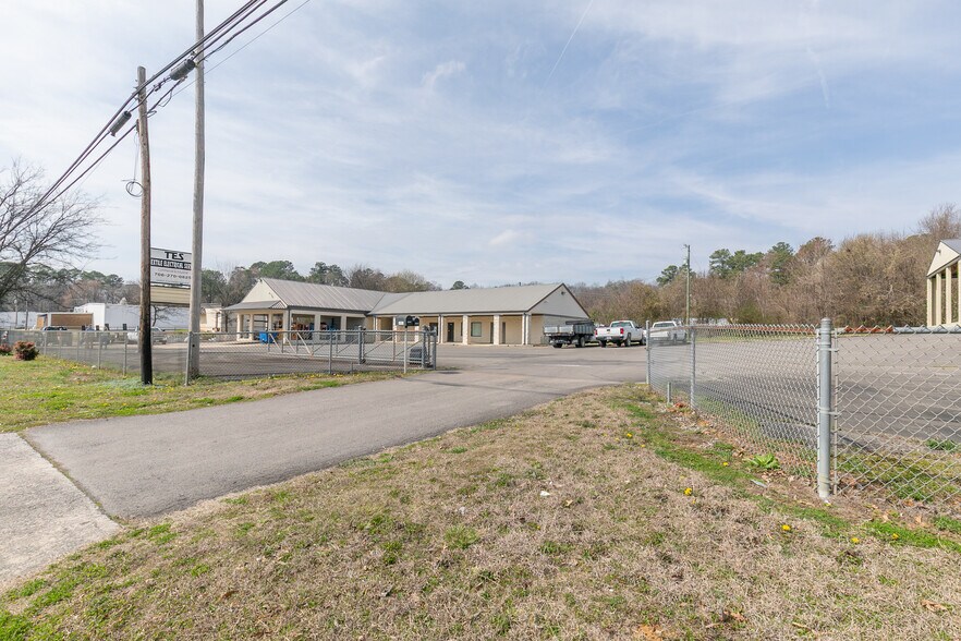 More Photos Of 2065 Cleveland Hwy, Dalton Flex For Sale