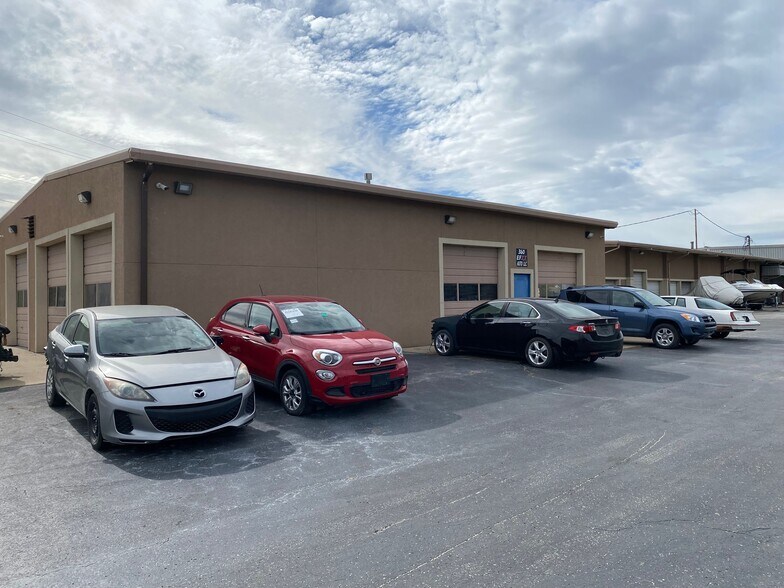 More Photos Of 11900 E 350 Hwy, Raytown Service For Sale