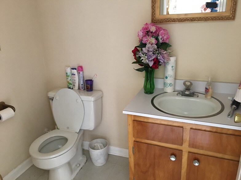 More Photos Of 968 Somerset St, Watchung Office For Sale