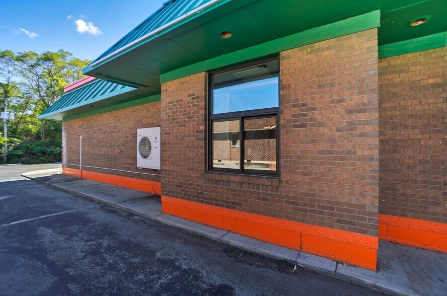 More Photos Of 1535 Xenia Ave, Yellow Springs Restaurant For Sale