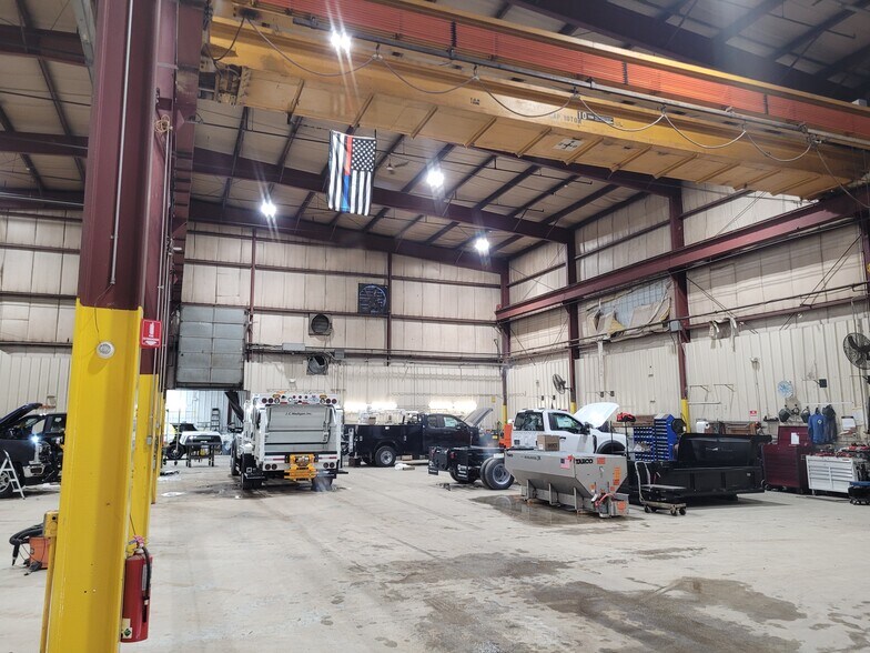 More Photos Of 19 Industrial Park Rd E, Oxford Manufacturing For Lease