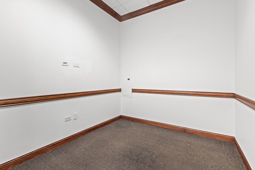 More Photos Of 9645 Lincoln-Way Ln, Frankfort Unknown For Lease